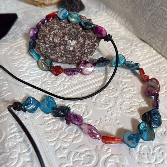 Mother Of Pearl Colored Bead Necklace 21” - Picture 15 of 15